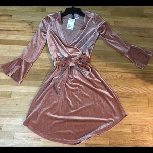 Velvet H&M’s party wear dress